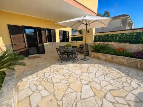Patio, Dining area
