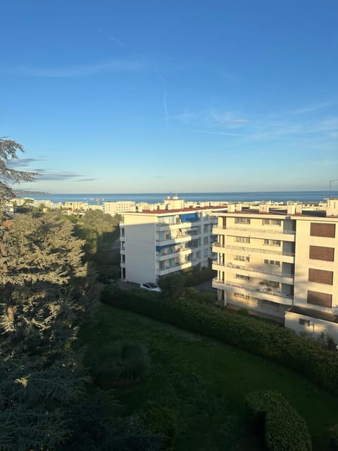 City view, Sea view