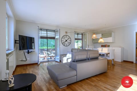 Communal lounge/ TV room, Living room, Dining area