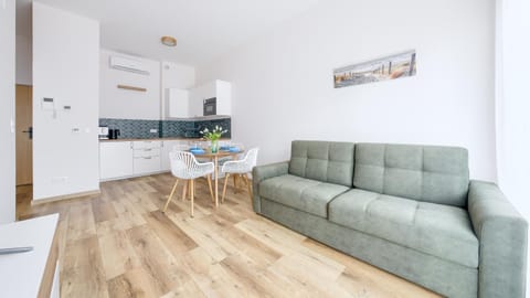 Kitchen or kitchenette, Living room, Seating area, Dining area