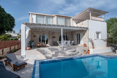 Patio, Day, Balcony/Terrace, Pool view, Swimming pool, sunbed