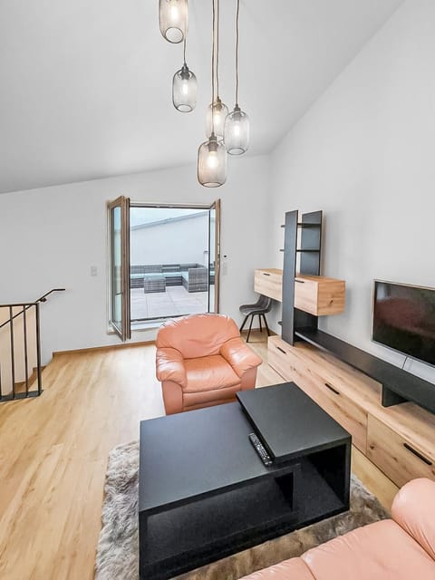 Communal lounge/ TV room, TV and multimedia, Seating area