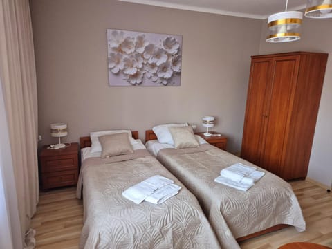 Bed, Photo of the whole room, wardrobe