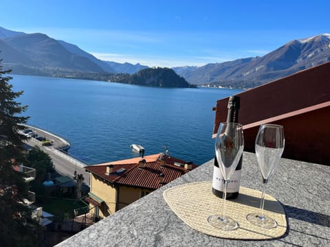 Nearby landmark, Natural landscape, View (from property/room), Balcony/Terrace, Lake view, Mountain view