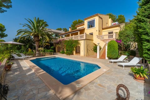 Patio, Facade/entrance, Spring, Off site, Natural landscape, Summer, Garden, Balcony/Terrace, City view, Mountain view, Pool view, Sea view, Swimming pool, Quiet street view, sunbed, towels