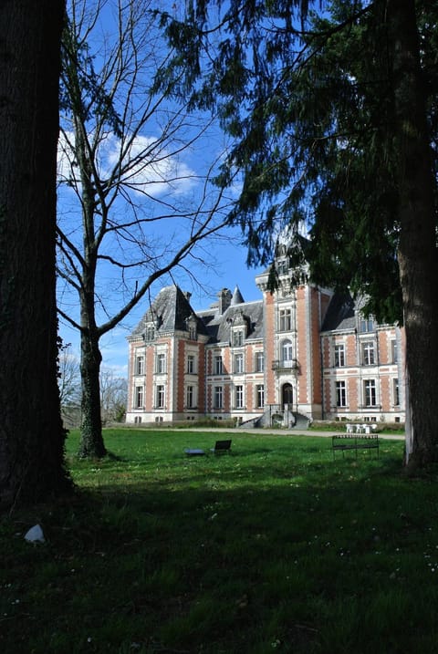 Property building, Spring, Day, Natural landscape, Garden, Garden view, Landmark view