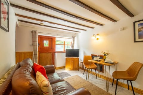 Maes Madog Cottages House in Bro Garmon