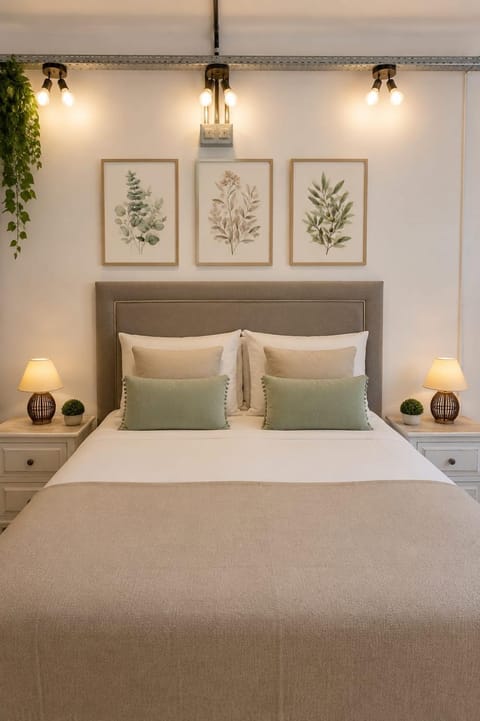 Property building, Bed, Bedroom
