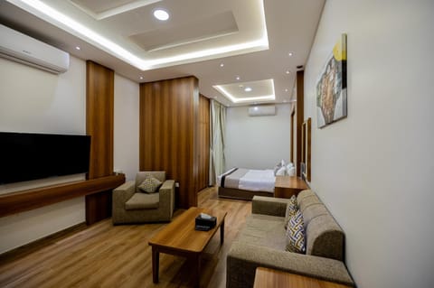 Bed, Photo of the whole room, Seating area, Bedroom, air conditioner