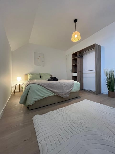 Bed, Night, Bedroom, storage, towels