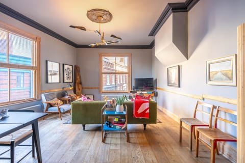 TV and multimedia, Living room, Seating area, Dining area