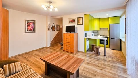 Communal lounge/ TV room, TV and multimedia, Kitchen or kitchenette, Living room, Seating area, Dining area