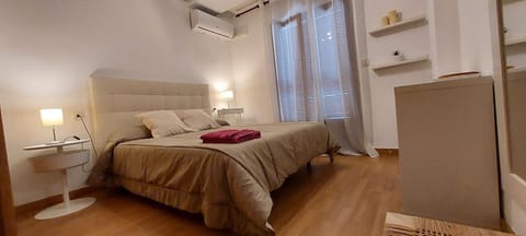Bed, Bedroom, wardrobe, air conditioner