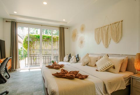 Bed, Bedroom, towels, air conditioner
