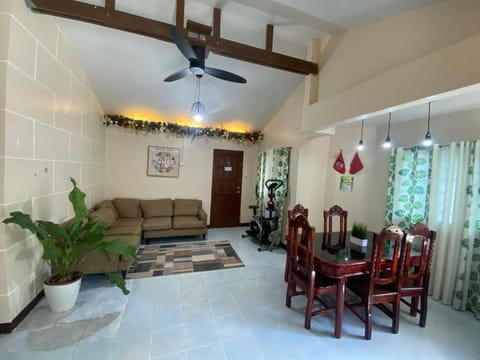 Seating area, Dining area