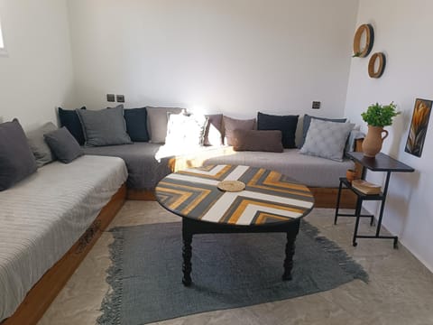Living room, Photo of the whole room, Seating area, internet