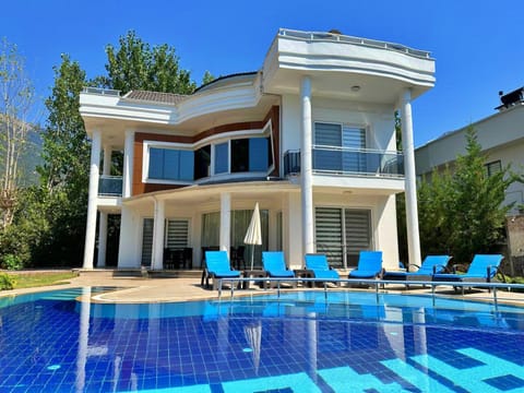 Property building, Patio, Swimming pool, sunbed