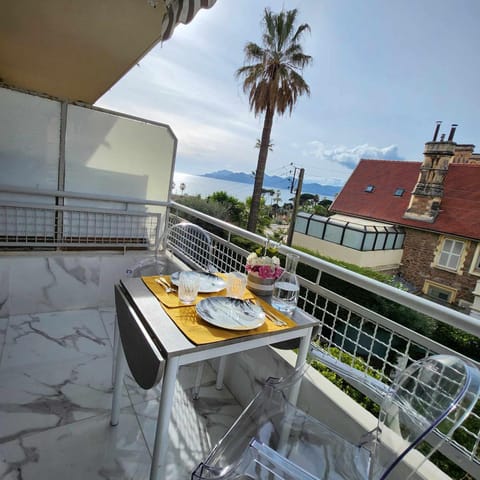Day, Natural landscape, View (from property/room), Balcony/Terrace, Balcony/Terrace, Dining area, Sea view