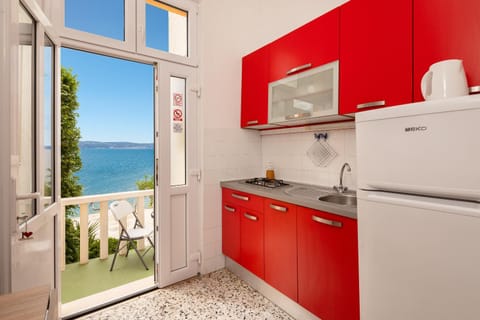 View (from property/room), Balcony/Terrace, Kitchen or kitchenette, Sea view