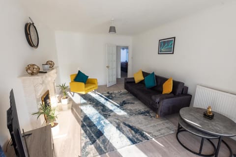 TV and multimedia, Living room, Photo of the whole room, Seating area