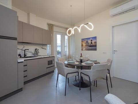 Kitchen or kitchenette, Dining area, stove