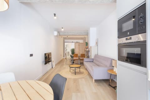 TV and multimedia, Kitchen or kitchenette, Living room, Seating area, Dining area