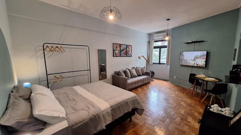 Bed, TV and multimedia, Living room, Photo of the whole room, Seating area, Bedroom