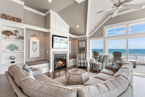 1616 - Coastal LunaSea House in Corolla