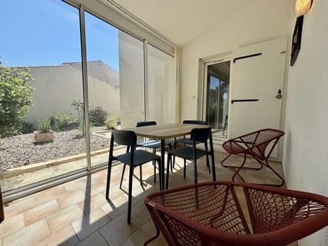 Patio, Dining area