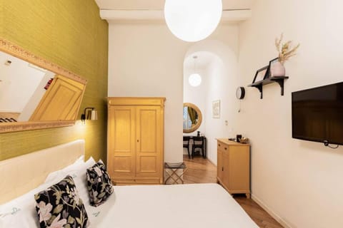 Bed, TV and multimedia, Photo of the whole room, Bedroom, hair dresser, wardrobe