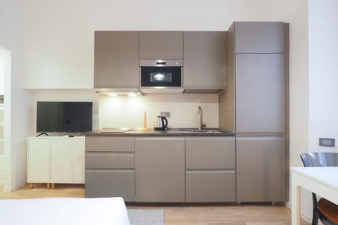 TV and multimedia, Kitchen or kitchenette, Photo of the whole room, stove