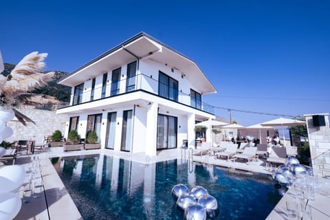 Property building, Swimming pool, Breakfast