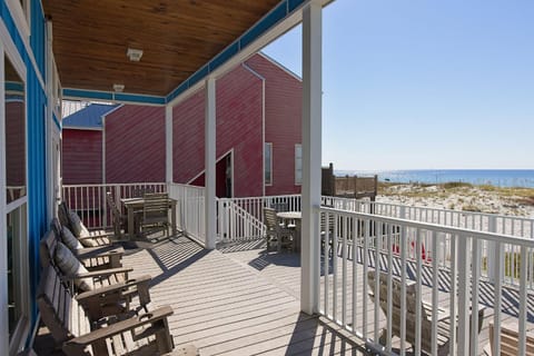 Triple Seas House in West Beach