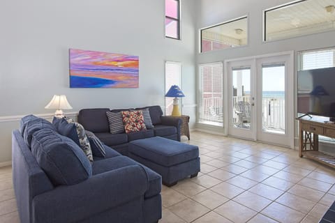 Triple Seas House in West Beach