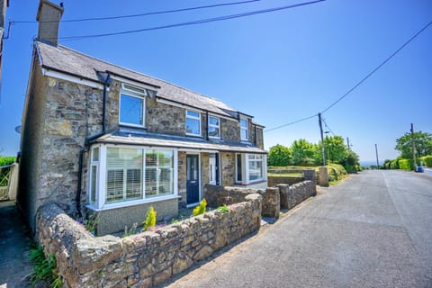 Property building, Facade/entrance, Off site