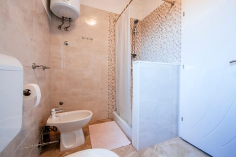 Shower, Toilet, Bathroom, bidet