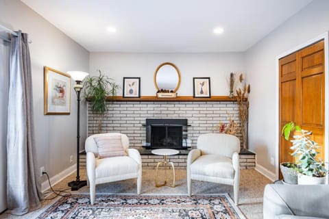 Living room, Seating area, fireplace