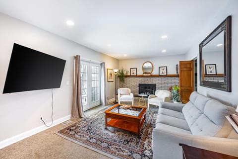 TV and multimedia, Living room, Seating area