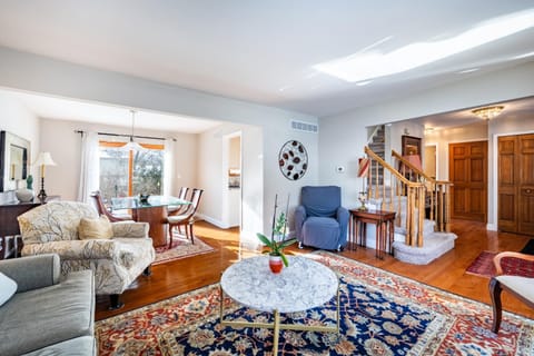 Living room, Seating area