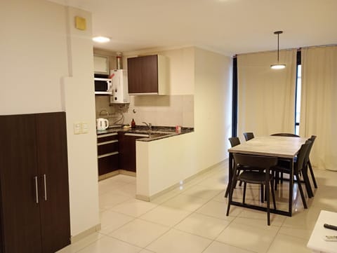 Kitchen or kitchenette, Dining area, oven