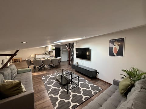 Communal lounge/ TV room, TV and multimedia, Seating area