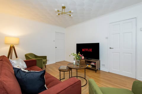 Communal lounge/ TV room, TV and multimedia, Living room, Seating area