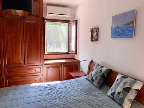 Bed, Photo of the whole room, Bedroom, air conditioner