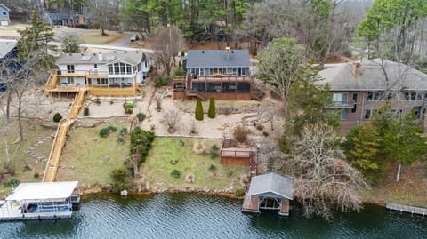 Dock Holiday - Hot Tub - Private Dock House in Bella Vista