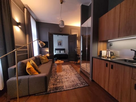 TV and multimedia, Kitchen or kitchenette, Living room, Seating area