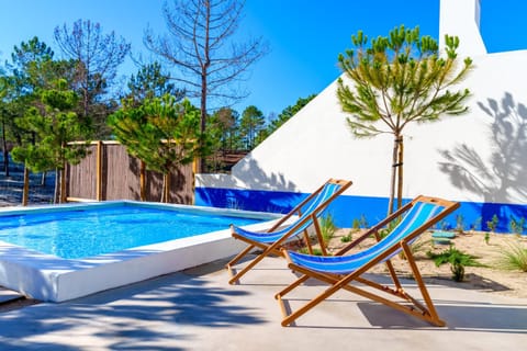 Swimming pool, sunbed