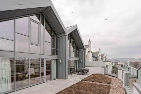 Property building, Day, View (from property/room), Balcony/Terrace, City view