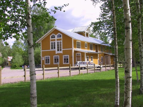 Property building, Day, Summer, Garden