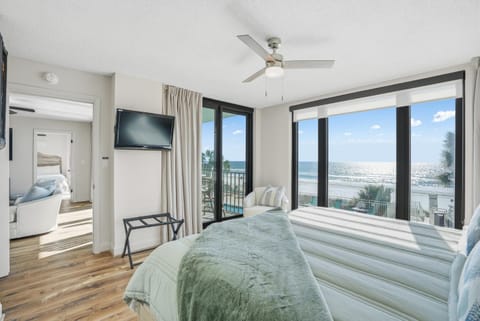 Watercrest 207 3 BR 3 BA with 2 Beachfront Masters Apartment in Lower Grand Lagoon