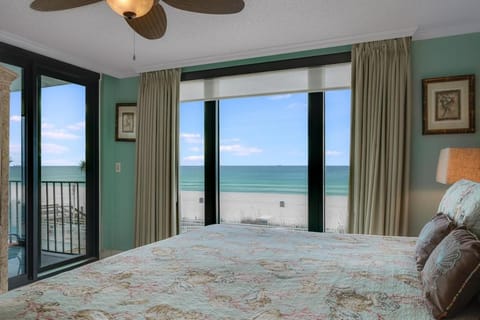 Bed, Natural landscape, View (from property/room), Balcony/Terrace, Photo of the whole room, Bedroom, Sea view